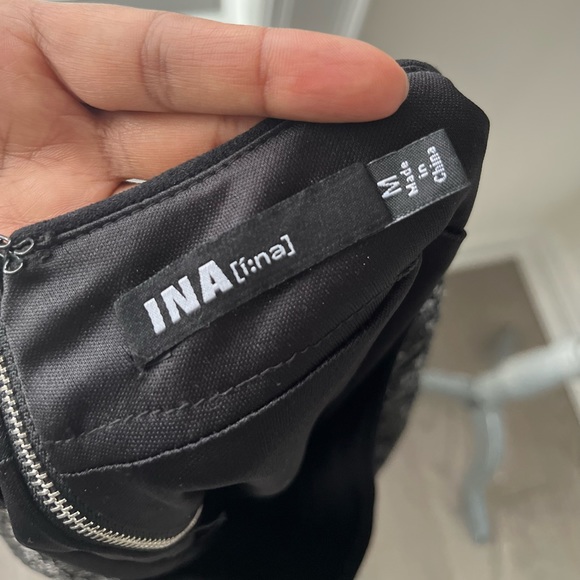 Black sequin trumpet midi skirt. INA SIZE M. Very flattering and only worn once! - Picture 7 of 9